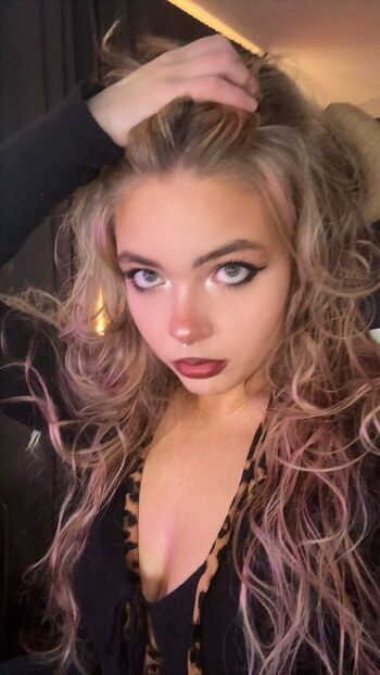 Full leaked Aiiygatorz private onlyfans photo