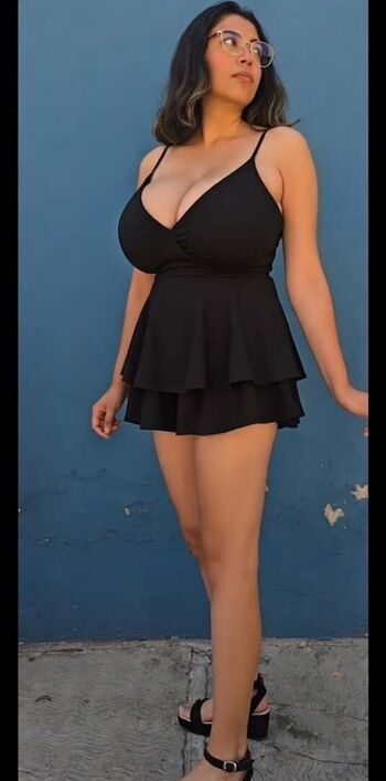 Full leaked Allisauria private onlyfans photo