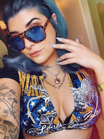 Full leaked Alluux private onlyfans photo