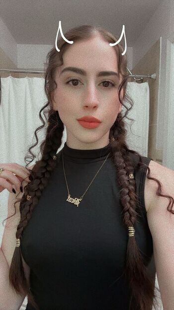 Full leaked Alynnxx private onlyfans photo