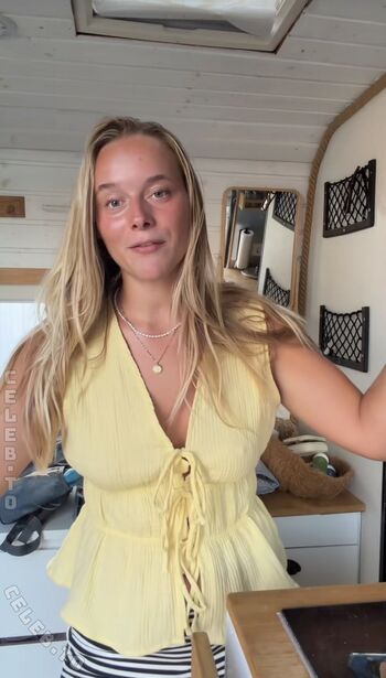 Full leaked Angelinajoleen private onlyfans photo