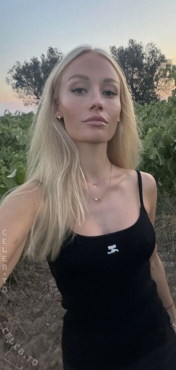 Full leaked Annaauroraegger private onlyfans photo