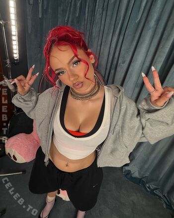 Full leaked Badmomzjay private onlyfans photo