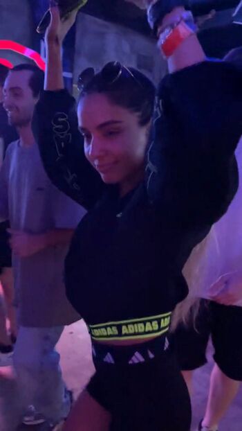 Full leaked Benvivien private onlyfans photo