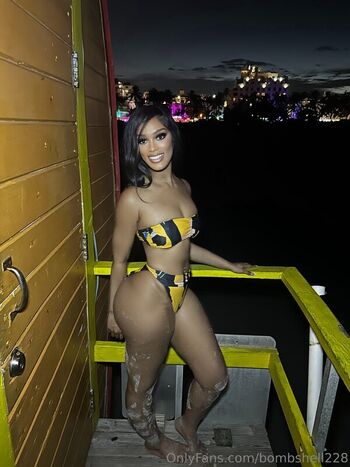 Full leaked Bombshell private onlyfans photo