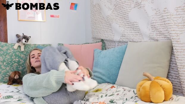 Caitlin Marie Reacts