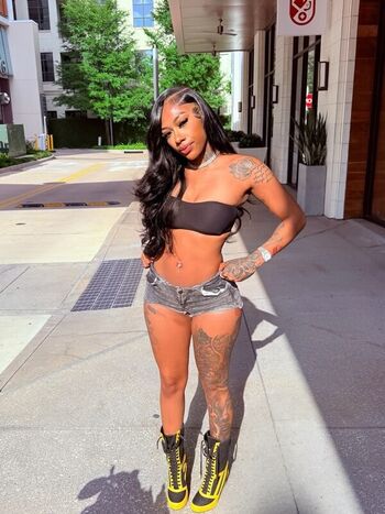 Full leaked Carenavonchae private onlyfans photo