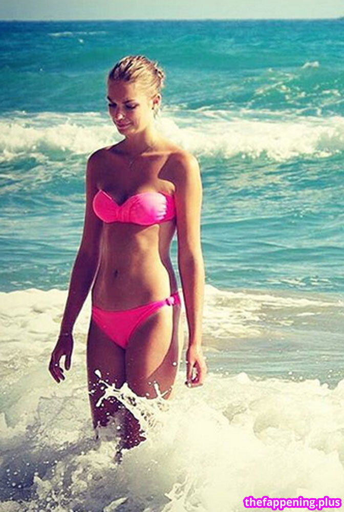 Cécile Fourrier 누드 OnlyFans 사진 #6