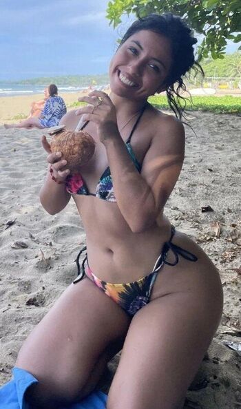 Full leaked Chiphilary blog page private onlyfans photo
