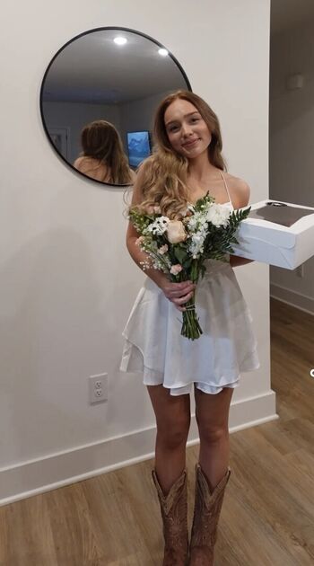 Full leaked Clararosebell private onlyfans photo