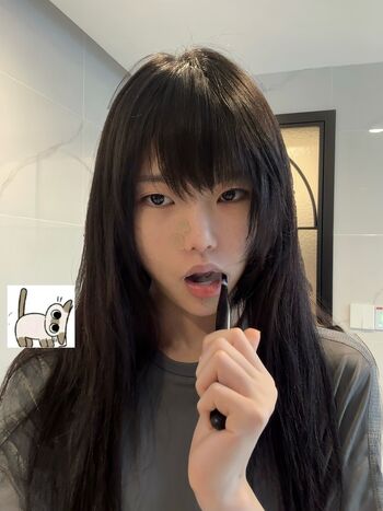 Daturakisses- Sacha Wang