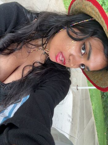 Full leaked Desiaurora private onlyfans photo