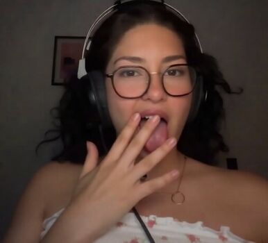 Full leaked Domlinna private onlyfans photo