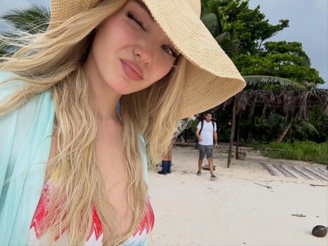 Dove Cameron
