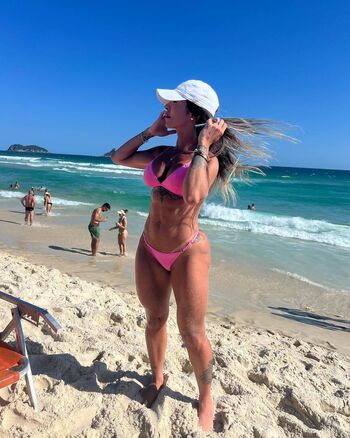 Dra. Thatiane Oliveira