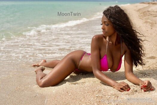 Full leaked Dulcemoonvip private onlyfans photo