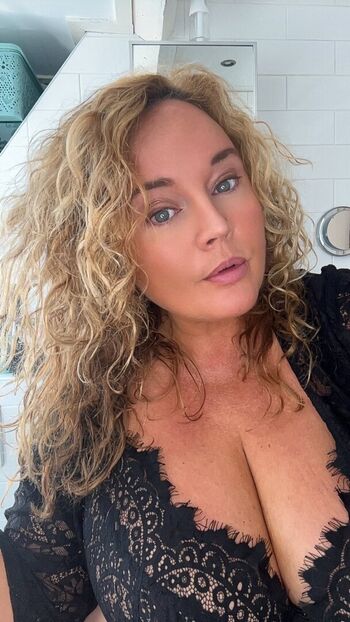 Full leaked Dutchycurves private onlyfans photo