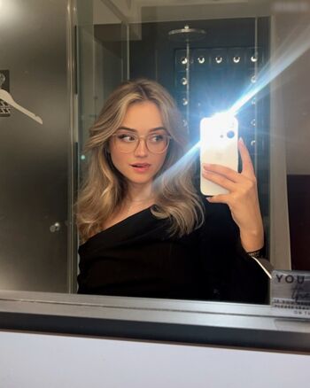 Full leaked Easyemi private onlyfans photo