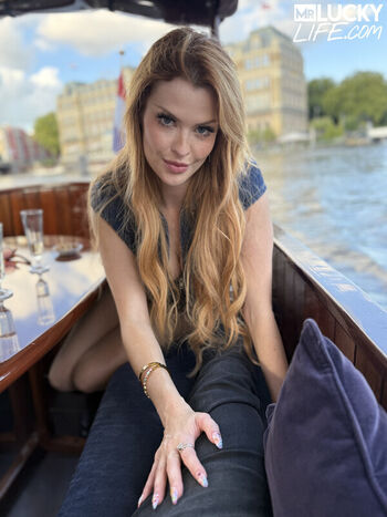 Full leaked Elly clutch page private onlyfans photo