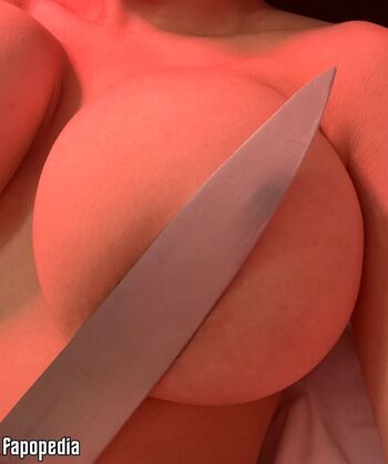 Full leaked Emkenobi private onlyfans photo