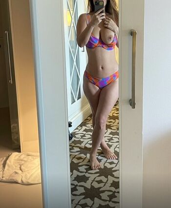 Eva Lovia