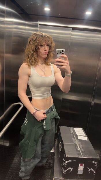 Full leaked Eviedotgym private onlyfans photo