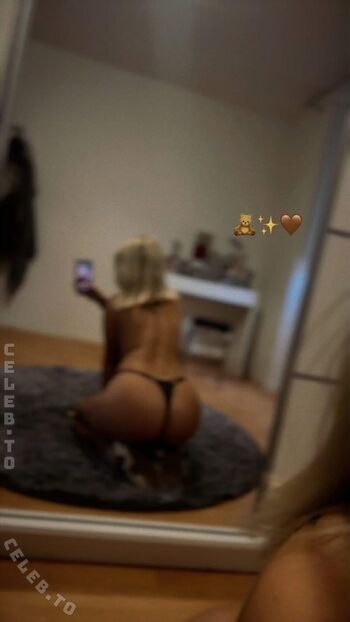 Full leaked Fenni private onlyfans photo