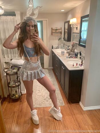 Full leaked Findaliceinwonderland private onlyfans photo