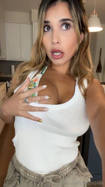 Full leaked Gylliansklar private onlyfans photo