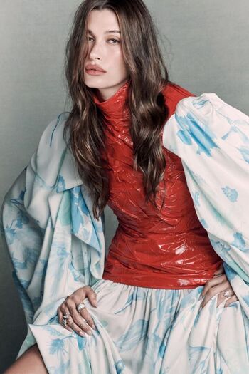 Full leaked Hailey bieber private onlyfans photo