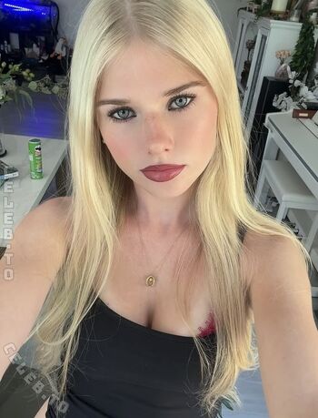 Full leaked Hannahanderrson private onlyfans photo