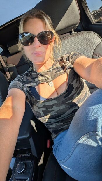 Hellahotwife