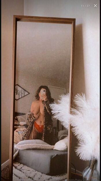 Full leaked Helloimtaratara private onlyfans photo