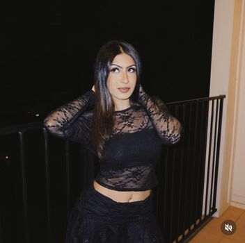 Full leaked Hira khan private onlyfans photo