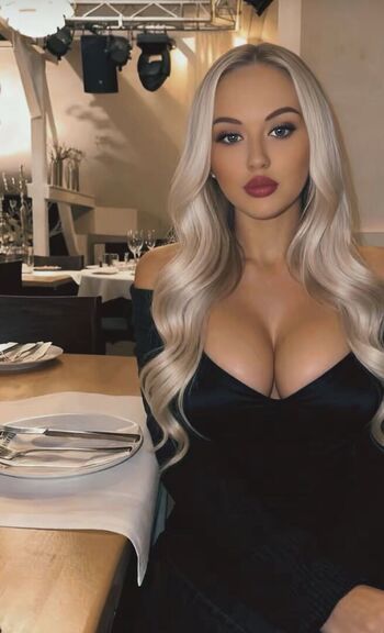 Full leaked Hollierose private onlyfans photo