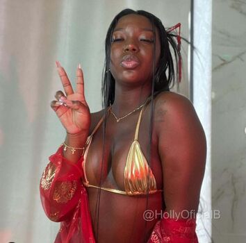 Holly Bombom