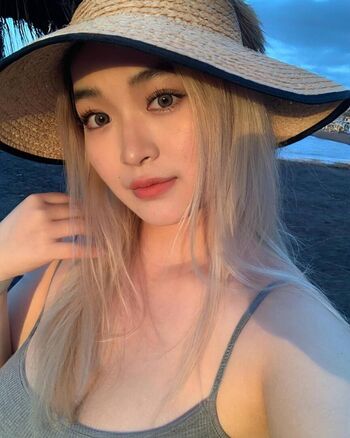 Full leaked Holly shu private onlyfans photo