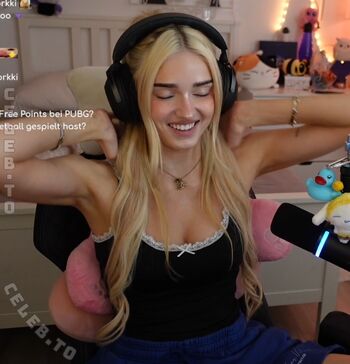 Full leaked Honeypuu page private onlyfans photo