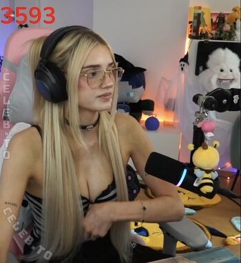 Full leaked Honeypuu private onlyfans photo