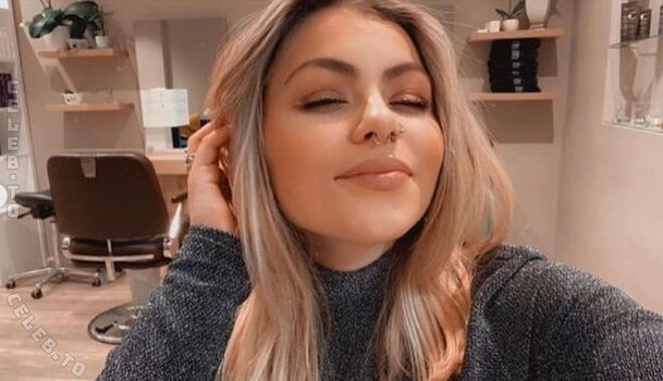 Full leaked Iam a m i r a private onlyfans photo
