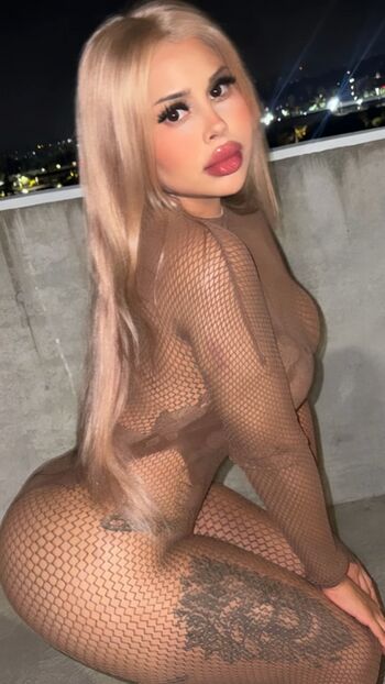 Full leaked Iluvcinnie private onlyfans photo