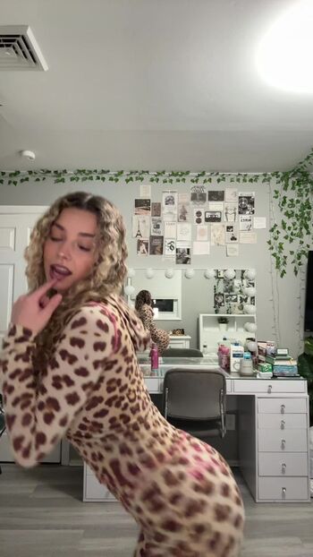 Full leaked Itskirapregiato private onlyfans photo