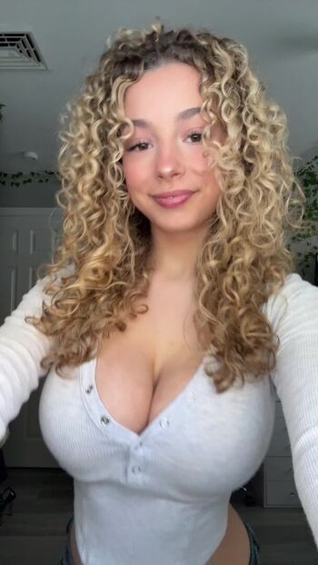 Full leaked Itskirapregiato private onlyfans photo