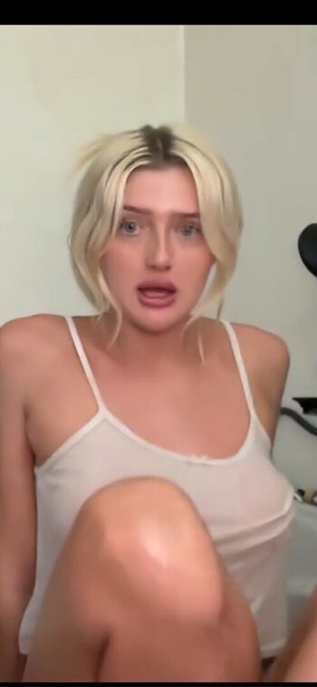 Full leaked Itslunaaaaa private onlyfans photo