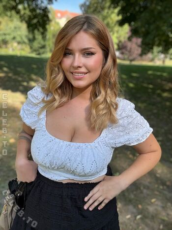 Full leaked Itsschmolli private onlyfans photo