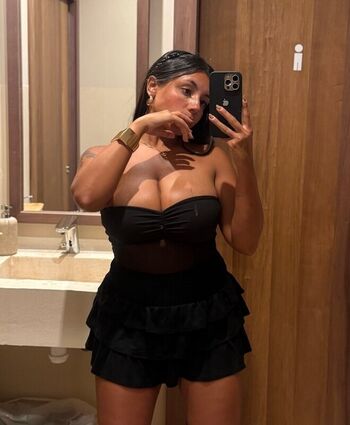 Full leaked Lari pintos private onlyfans photo