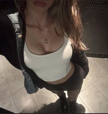 Full leaked Laselyii private onlyfans photo