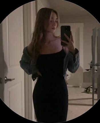 Full leaked Laselyii private onlyfans photo