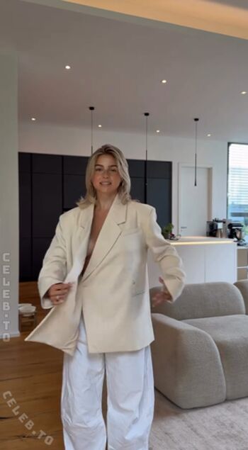 Full leaked Lea breuer private onlyfans photo