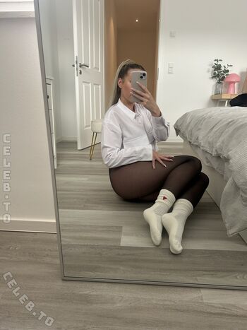 Lilou Loves Nylon